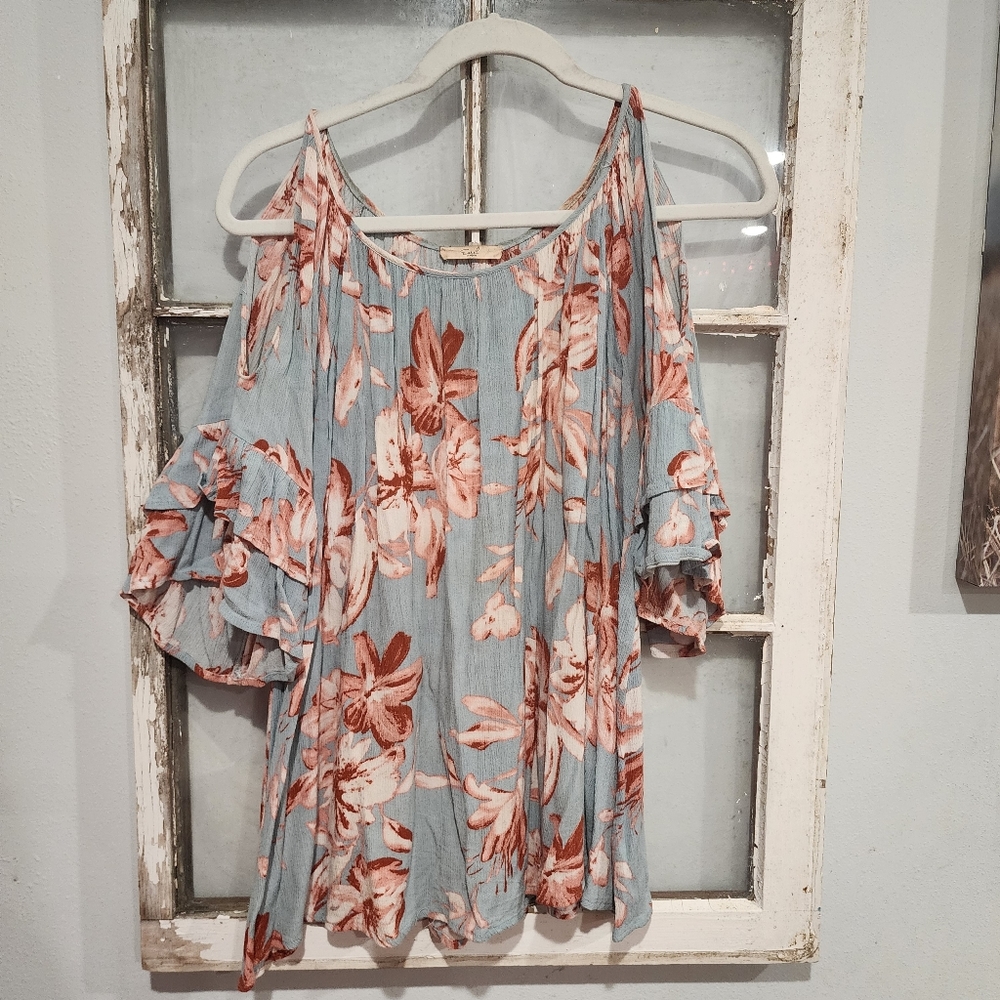 Floral cold shoulder